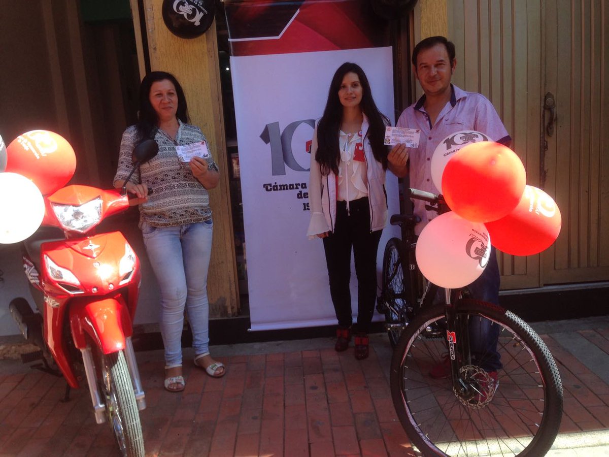 camaratunja's tweet photo. En @muzoboyaca ya hicimos el sorteo de una bicicleta y una moto. Los ganadores fueron Gerardo Vargas y Olga Padilla, respectivamente. ¡Felicidades a nuestros clientes que hicieron sus compras en el municipio! https://t.co/LZCzadPkP8