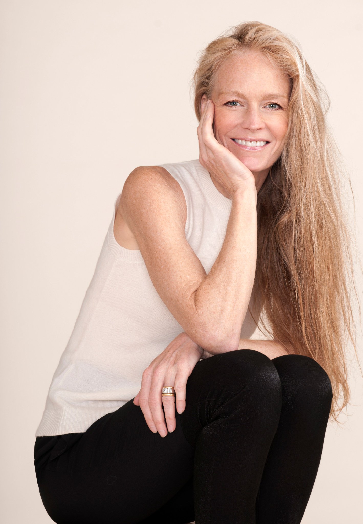 Happy birthday Suzy Amis Cameron   86 winner for FRESH HORSES 
