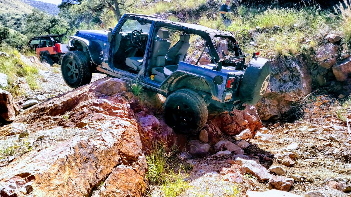Desertjeeprat's tweet photo. That one time you thought the Blue Burro had enough lift and it really didn't. #jeep #morelift https://t.co/7oZkyHlSV6