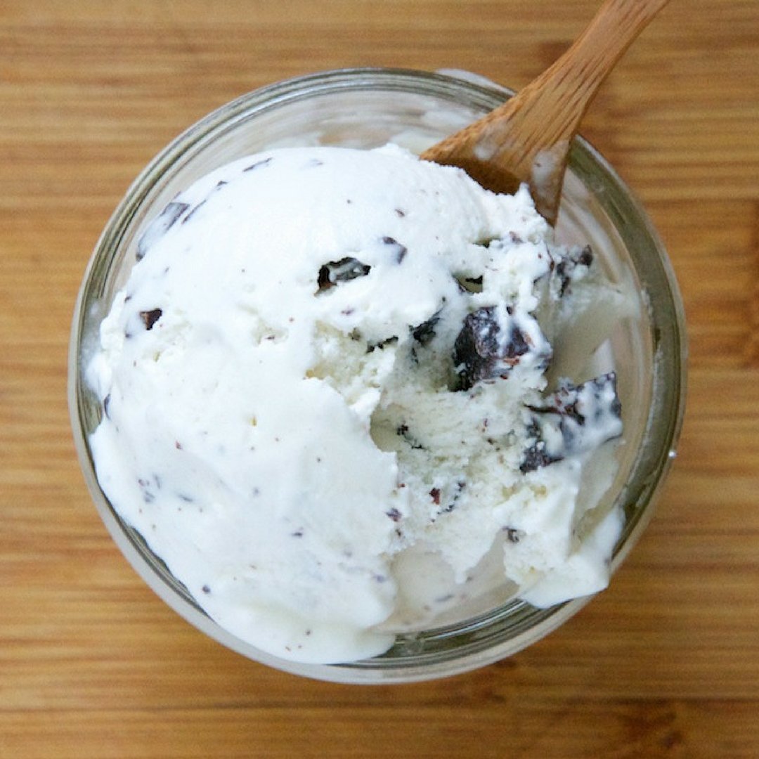 Tooth_Stars's tweet image. If Friday was a toothpaste flavor it would be mint chocolate chip! 🍨 😋 Retweet if you agree! #HappyFriday #ItsFriday