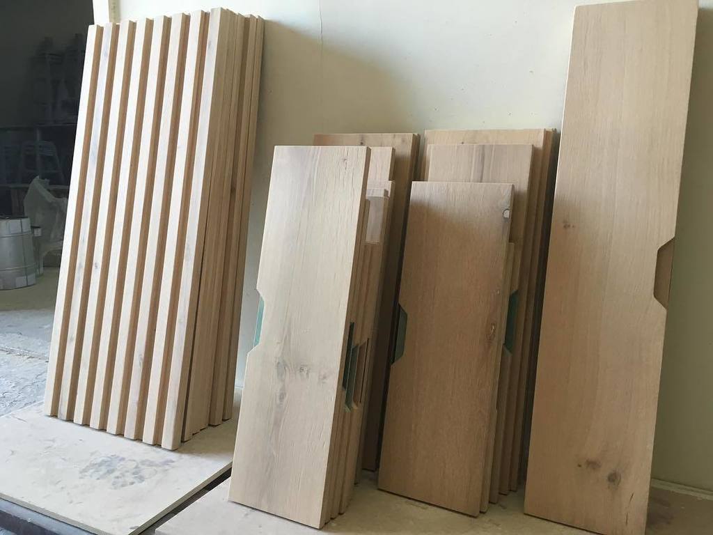 GhanemIndustry's tweet photo. Tomorrow starts a new day with these wooden pieces ready to be something else. A project by @ghanemindustry.

#GhanemIndustry #DubaiInteriors #SolidWood #Pattern #SimpleJoys #LivingRoom #LivingRoomDecor #Cozy #RoomDecor #HomeDecor #HomeInterior #RoomInterior #Wood #WoodWorki… https://t.co/f9GMjLGJXX