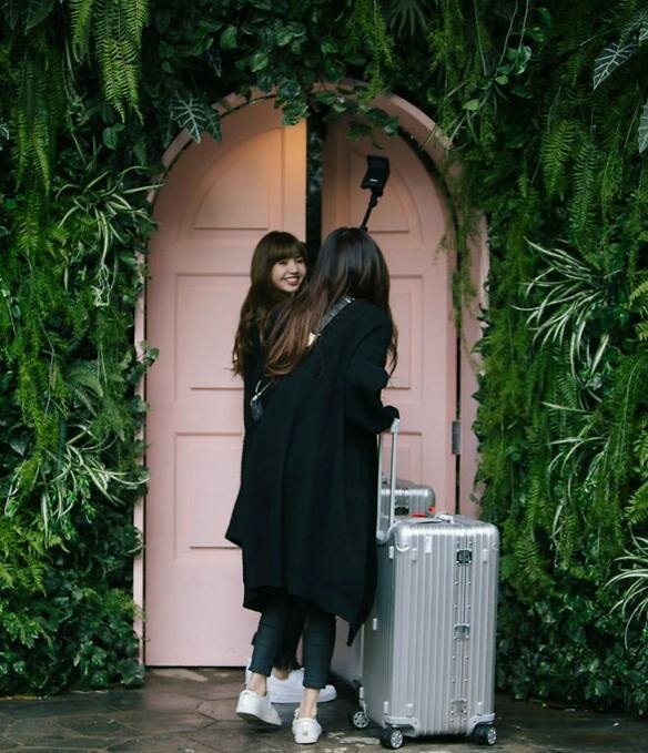 archivechaelisa's tweet photo. chaelisa leaving yg entertainment https://t.co/16Zn6F6DO2