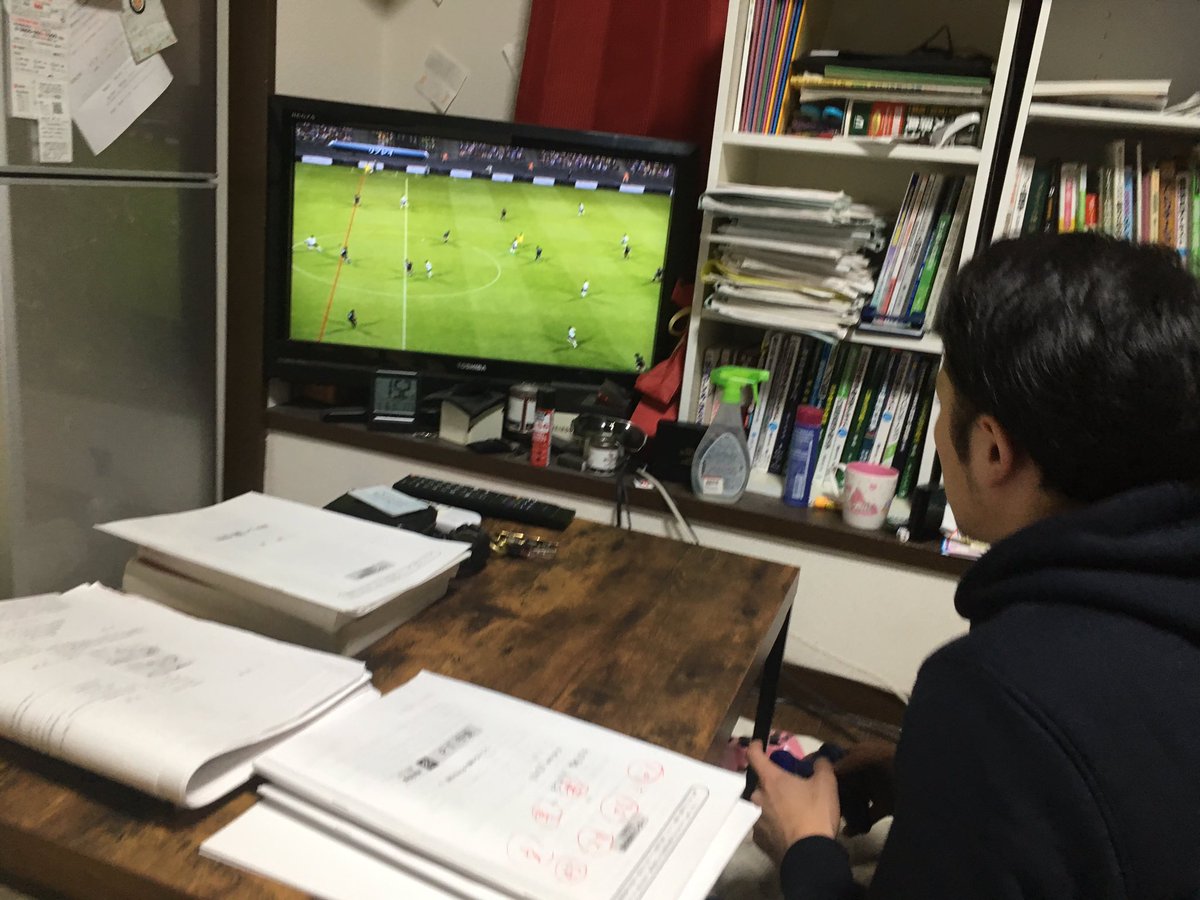 katy_0823's tweet photo. 吉野、国家試験の勉強頑張りたいけんって同窓会こんやったくせにウイイレしかしてない説 https://t.co/i04hPK8bY5