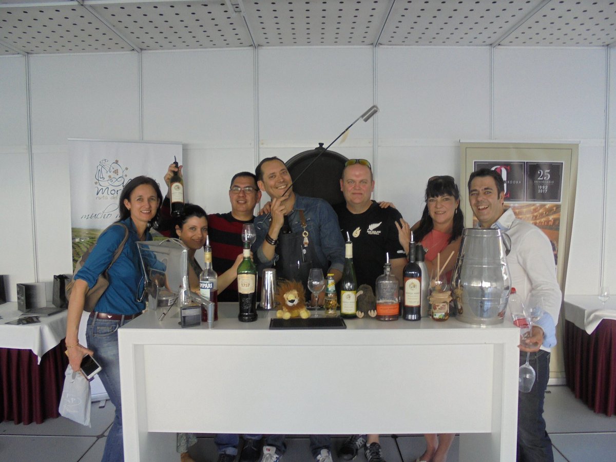 joseroperolopez's tweet photo. #Yeah! #cocteleriaDAKI #RULES!!! Conoce el #concepto de coctelería con #productolocal como los #generosos @vinosdomm @WorldClassSpain #worldclassembassy #soloenglace https://t.co/luYerAE41t