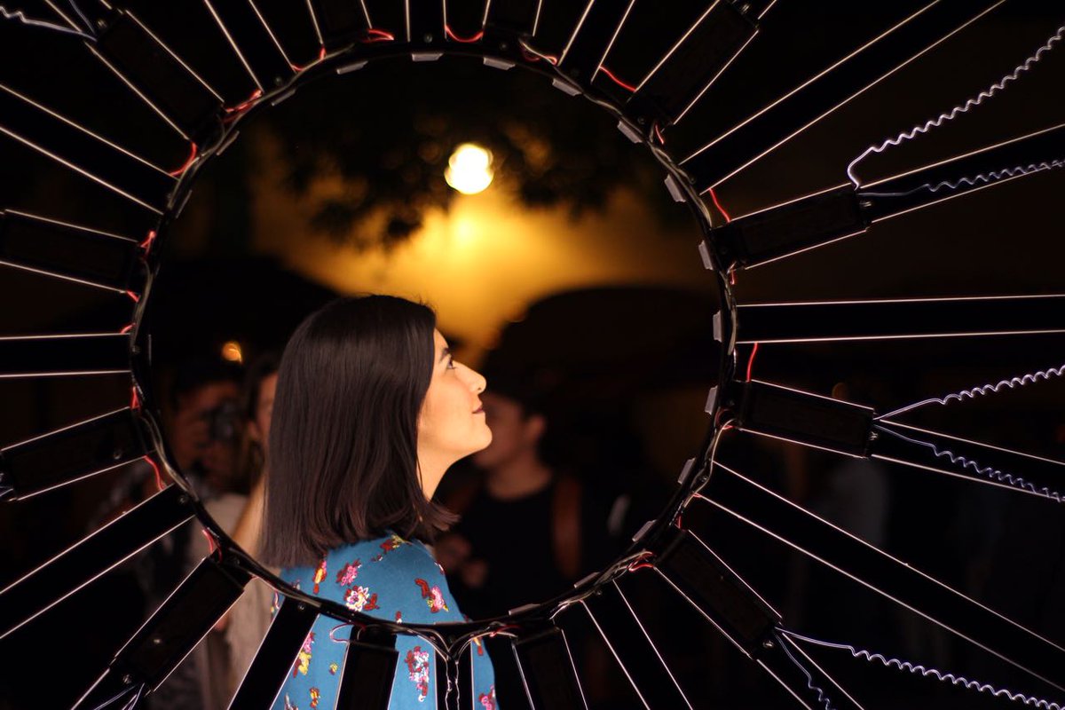 No te pierdas la oportunidad de visitar #FiluxMérida2018 en el marco del #MéridaFest2018 y tómate una foto como esta en el parque de Santa Lucía. #MéridaCiudadBlanca #CapitaldelaCultura