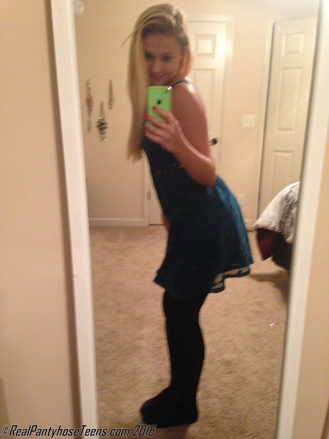 Tip Chris On Twitter Pantyhose Selfies Of Cute Blonde