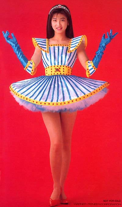 Living for these Chisato Moritaka 80s idol outfits. 