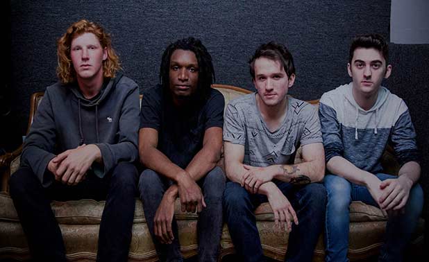 ZoneNights's tweet image. La banda americana de #pop #punk #SilenceTheRadio ha liberado el clip oficial para el sencillo #SadLoveStory. Miralo acá! #NewVideo #musicvideo #band ⭐️ zonenights.com/2017/12/silenc…