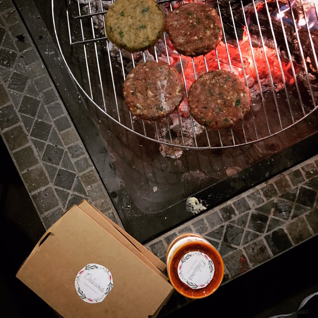 delicious_box1's tweet photo. اتمنى من كل شخص يشوف هالتغريده يسوي لي ريتويت ويدعمني بمشروعي الجديد بوكس شواء متكامل💛 #اوامر_ملكيه https://t.co/PjuYCBdiWV