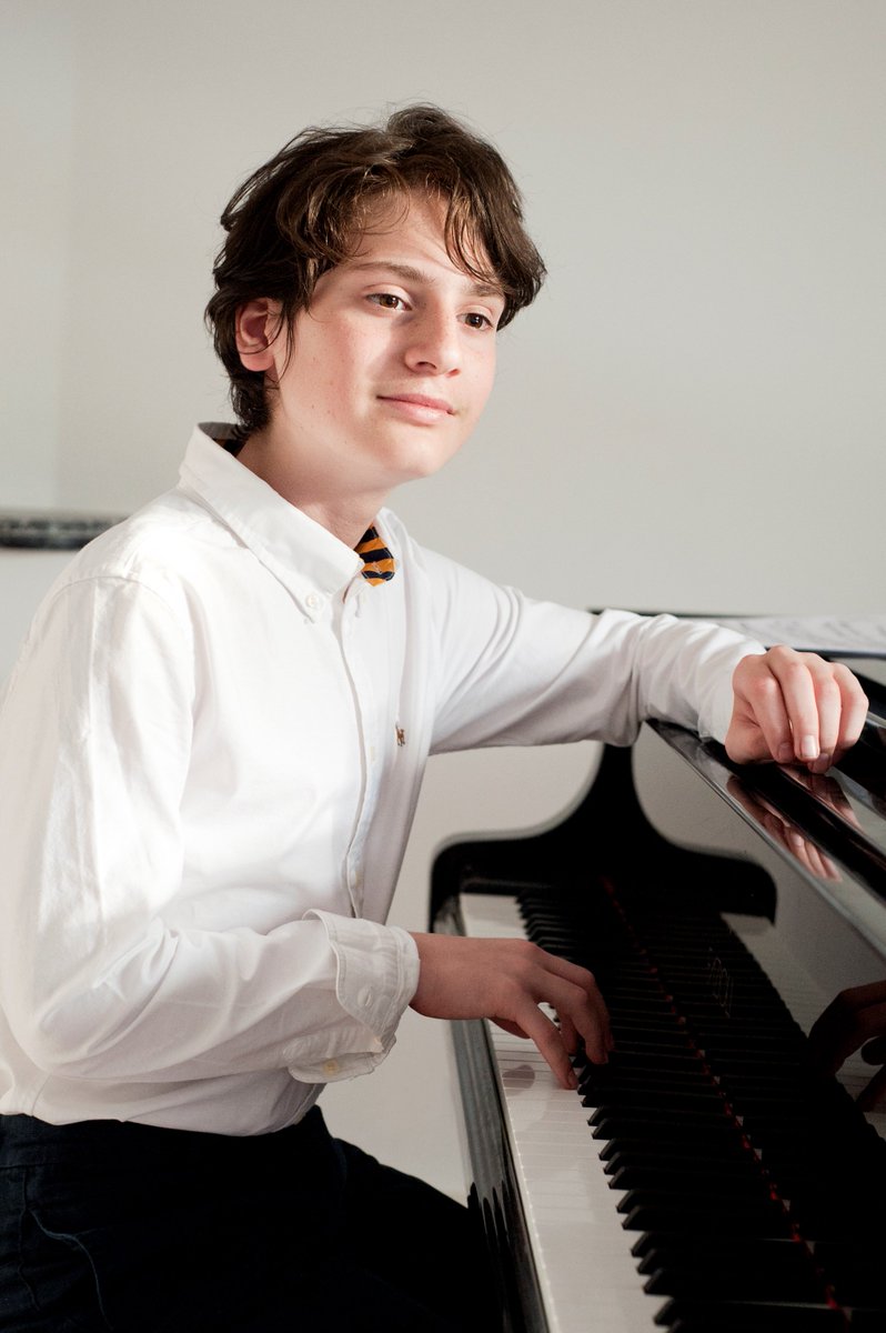 NatuurlijkOmmen's tweet photo. Aidan Mikdad, 16 jaar, behoort tot de zeer uitzonderlijke pianotalenten. Op zondag 14 januari geeft hij een #concert in #Dalmsholte, met werken van onder anderen #Chopin en #Ravel. https://t.co/Vh4tS3z6QZ #muziek #concert #Ommen https://t.co/yYRWun1EGF
