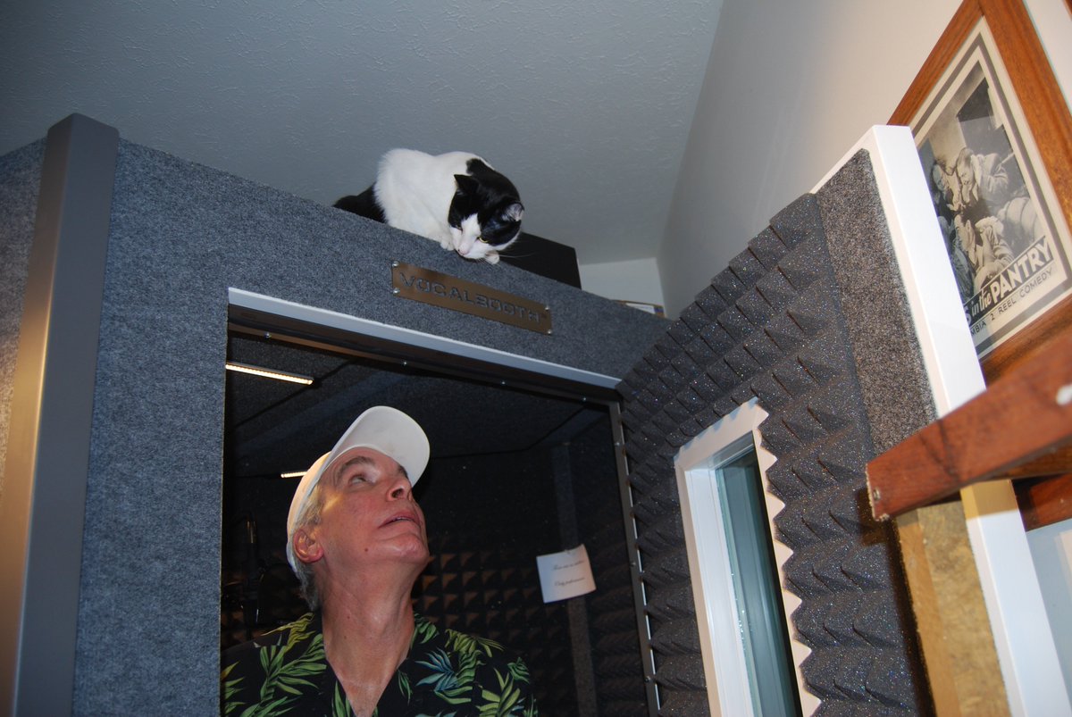 SteveKrupnik's tweet photo. Simba guarding a top secret #VO project #boothcat #voiceover https://t.co/XB7CYiD6F9