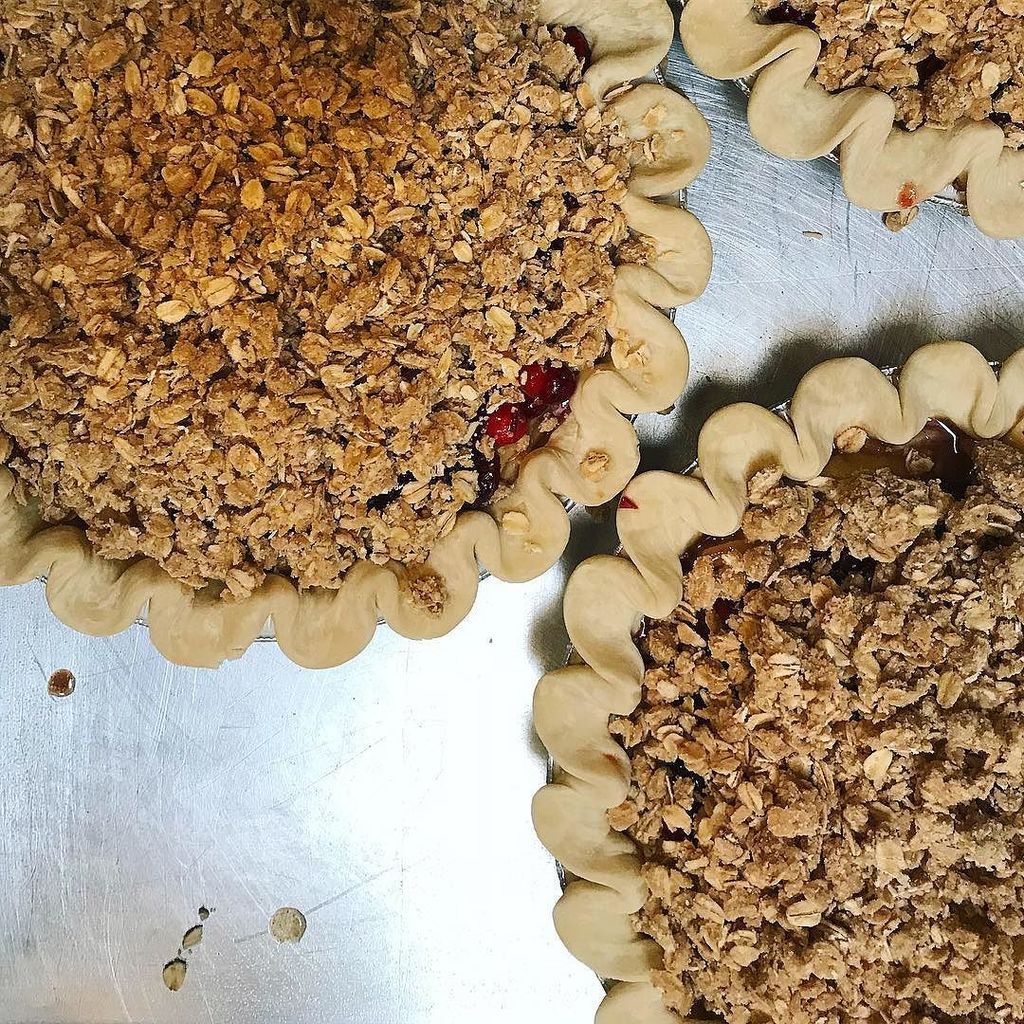 birdsblack's tweet image. #cranberryapplecrumble #pieweather ❄️💕