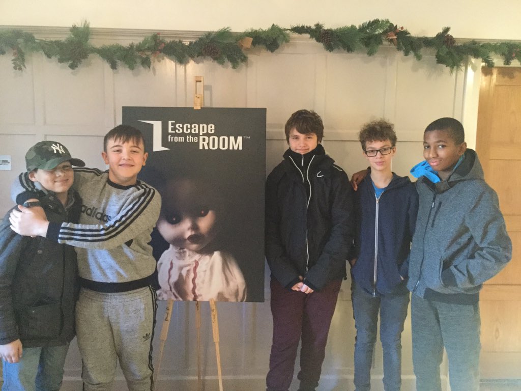 EscapeFromTheRoom tweet media