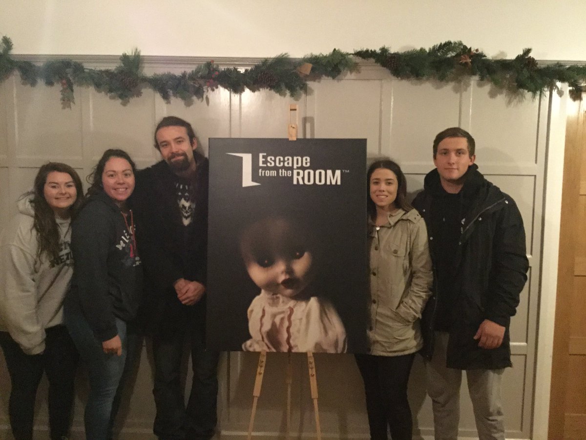 EscapeFromTheRoom tweet media