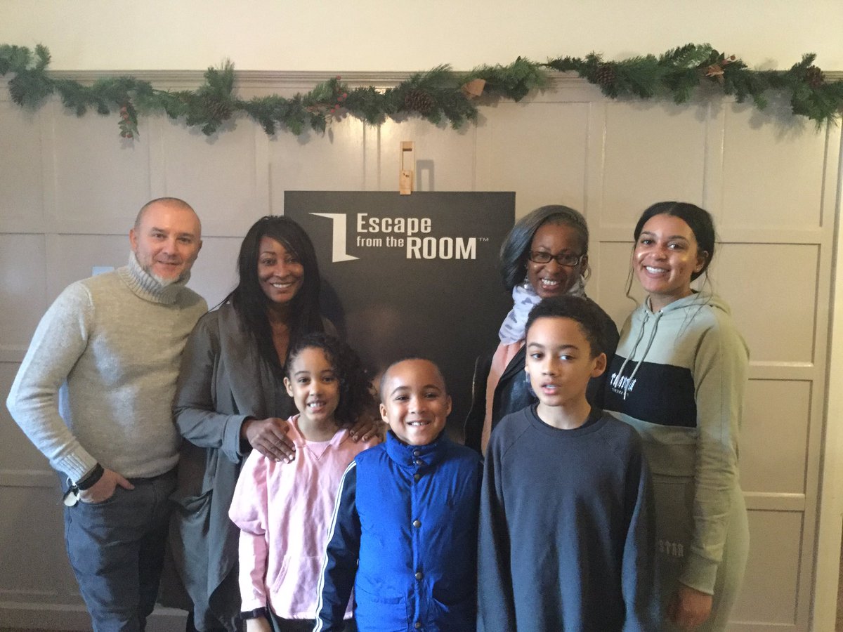 EscapeFromTheRoom tweet media