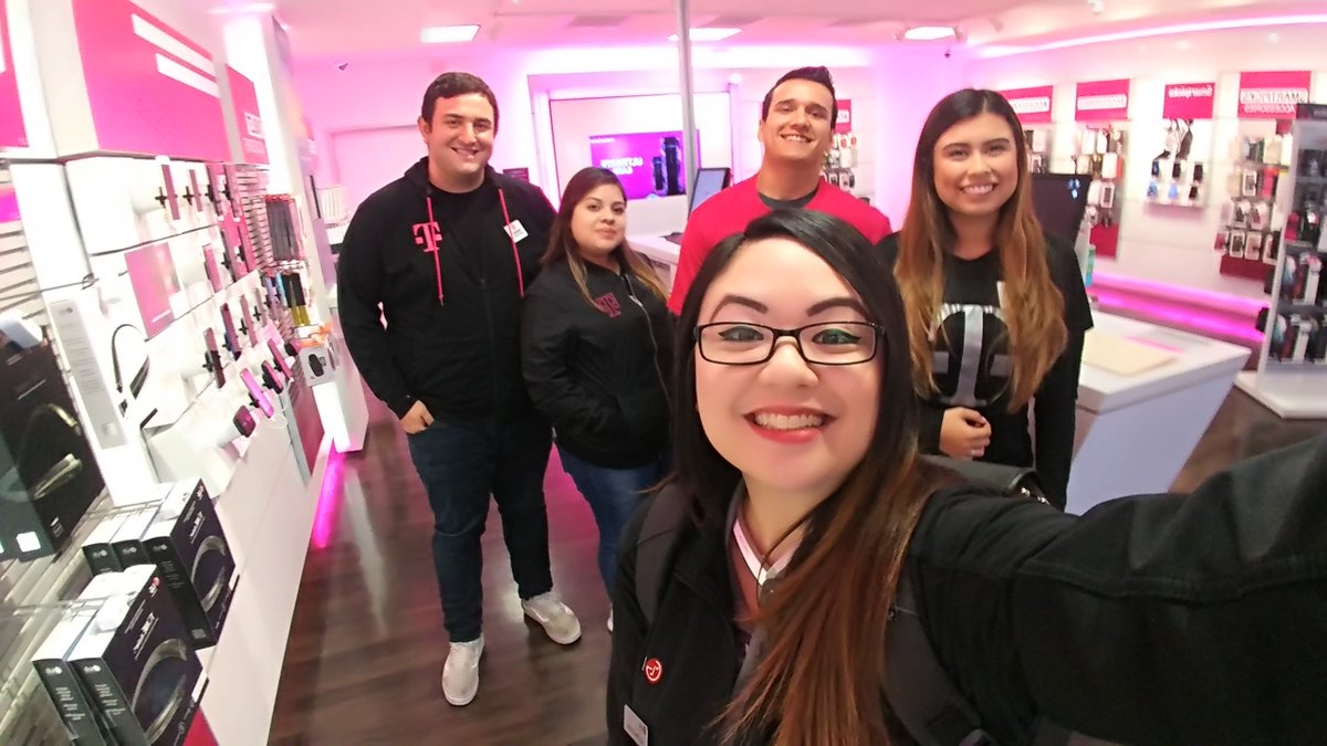 MichaelBussem17's tweet photo. Come down and visit your Downtown Davis T-Mobile! #gethookedup #happyfriday #2830 
@MGonzal186 @DarthNater8 @RealEWInc @G_Money4532 https://t.co/m0yOxsoxb6