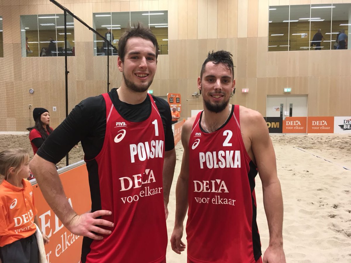 KantorLosiak's tweet photo. Wygraliśmy w 3 setach po ciężkim boju z mocną parą z Włoch‼️
Tym samym zajęliśmy pierwsze miejsce w grupie‼️🔥💪💪
#DELABeachOpen #beachvolleyball #polskasiatkowka #KLBVT https://t.co/QCqY4iY7JY