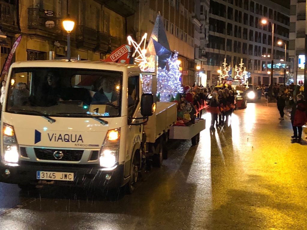 veolia_galicia's tweet photo. Os Sabios xa chegaron a #Viveiro no séquito dirixido polo noso camión. Feliz noite máxica #ConcellodeViveiro https://t.co/OmrI8hlLts