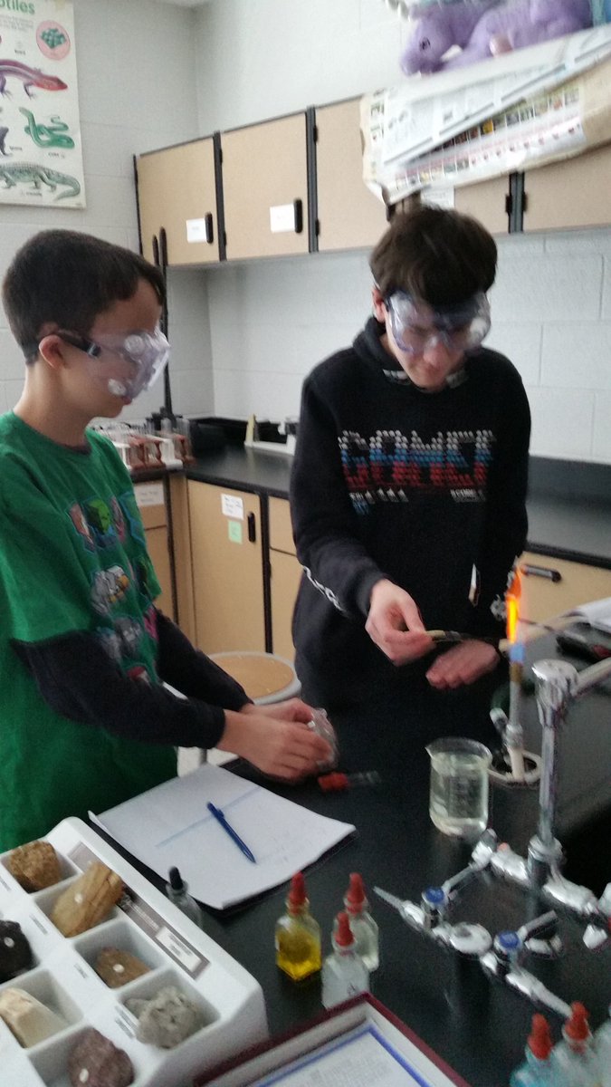 MPetrilloMMS's tweet photo. 8th graders learning Chemistry doing Flame tests https://t.co/dTqFQd1g0d