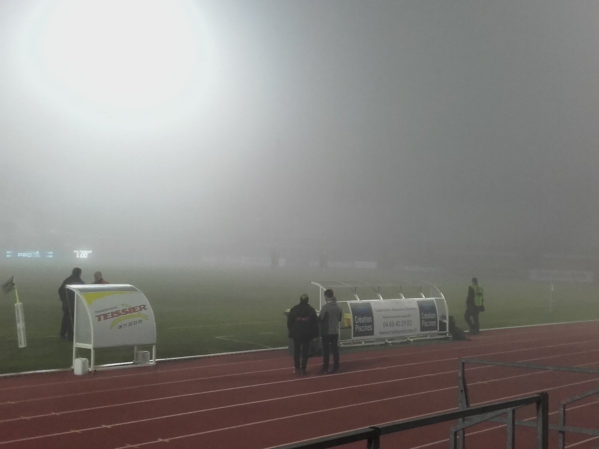 jpjuanmaraussan's tweet photo. Léger brouillard à #Narbonne au coup d'envoi du match entre @RCNMRUGBY et @SMR_Rugby #RCNMSMR https://t.co/wgckrqwveE