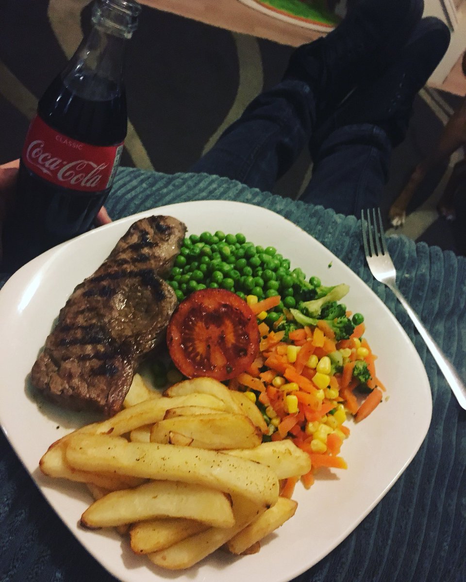 Nickletongaming's tweet photo. Shopping done , Switch games downloading, ...So feet up ... and chill for a bit โค๏ธ๐๐ป #steak #steakdinner #chill #coldcoke #cokeglass #husbandmaterial https://t.co/zQz81CPpNn