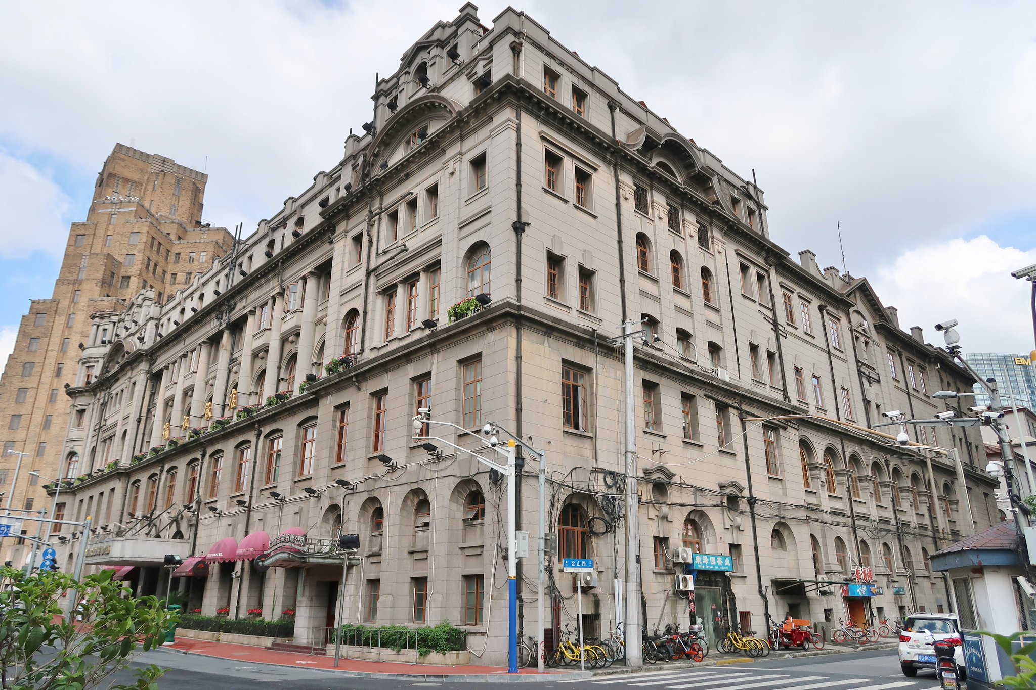 金沢うるう 建築 土木 遺産 近代 アスターハウスホテル 1910年 上海市虹口区 礼查饭店 中国で最も古い西洋ホテル のひとつ 新古典主義建築 1959年以降は 浦江飯店 というホテルとして営業されていましたが 17年12月に営業を終了 今後は