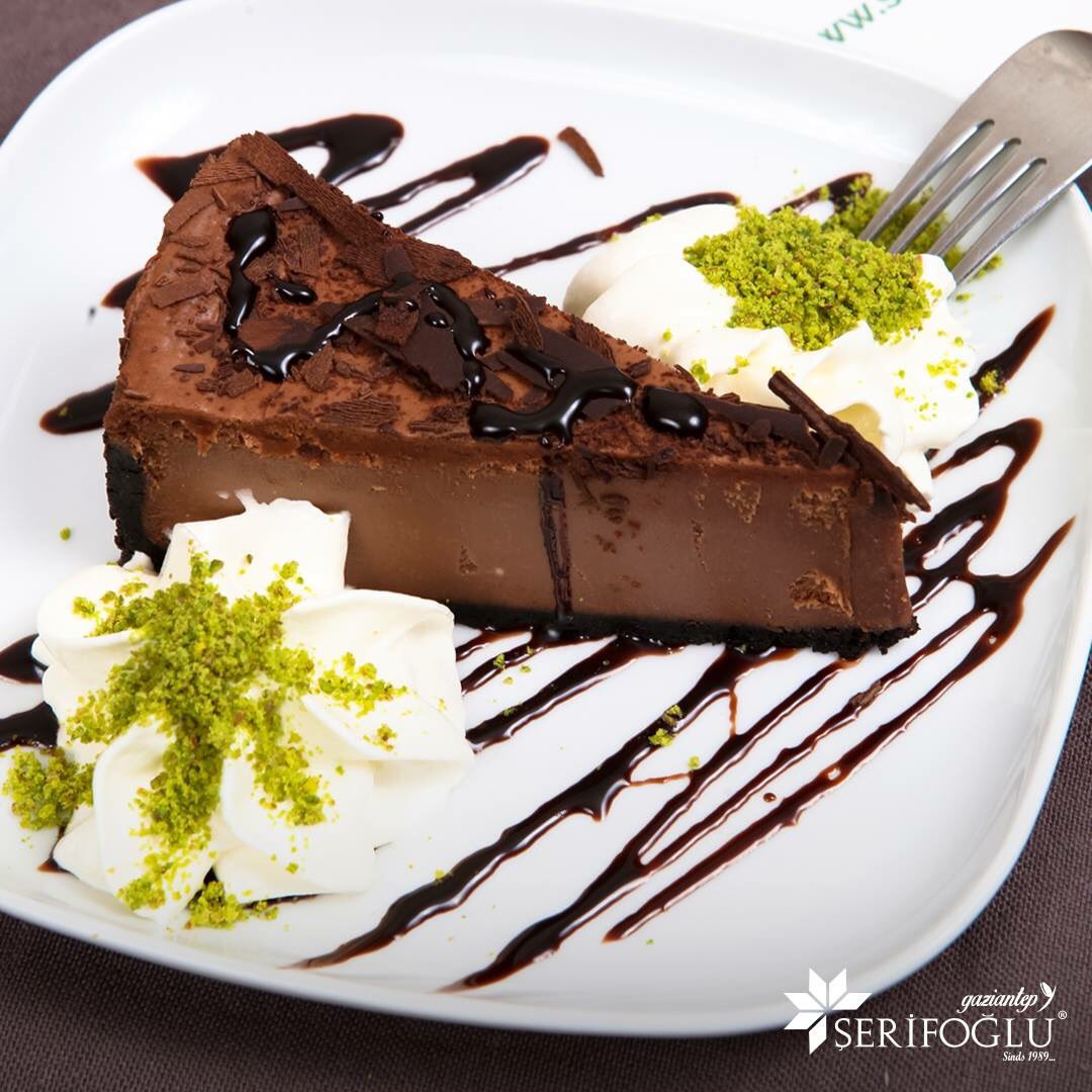 SerifogluCafe's tweet photo. De #Slagroomdag 😋 vier je natuurlijk in stijl door een chocolade 🍫 #cheesecake met slagroom te nemen! @Cheesecake #serifoglu https://t.co/hRqoa5czBT