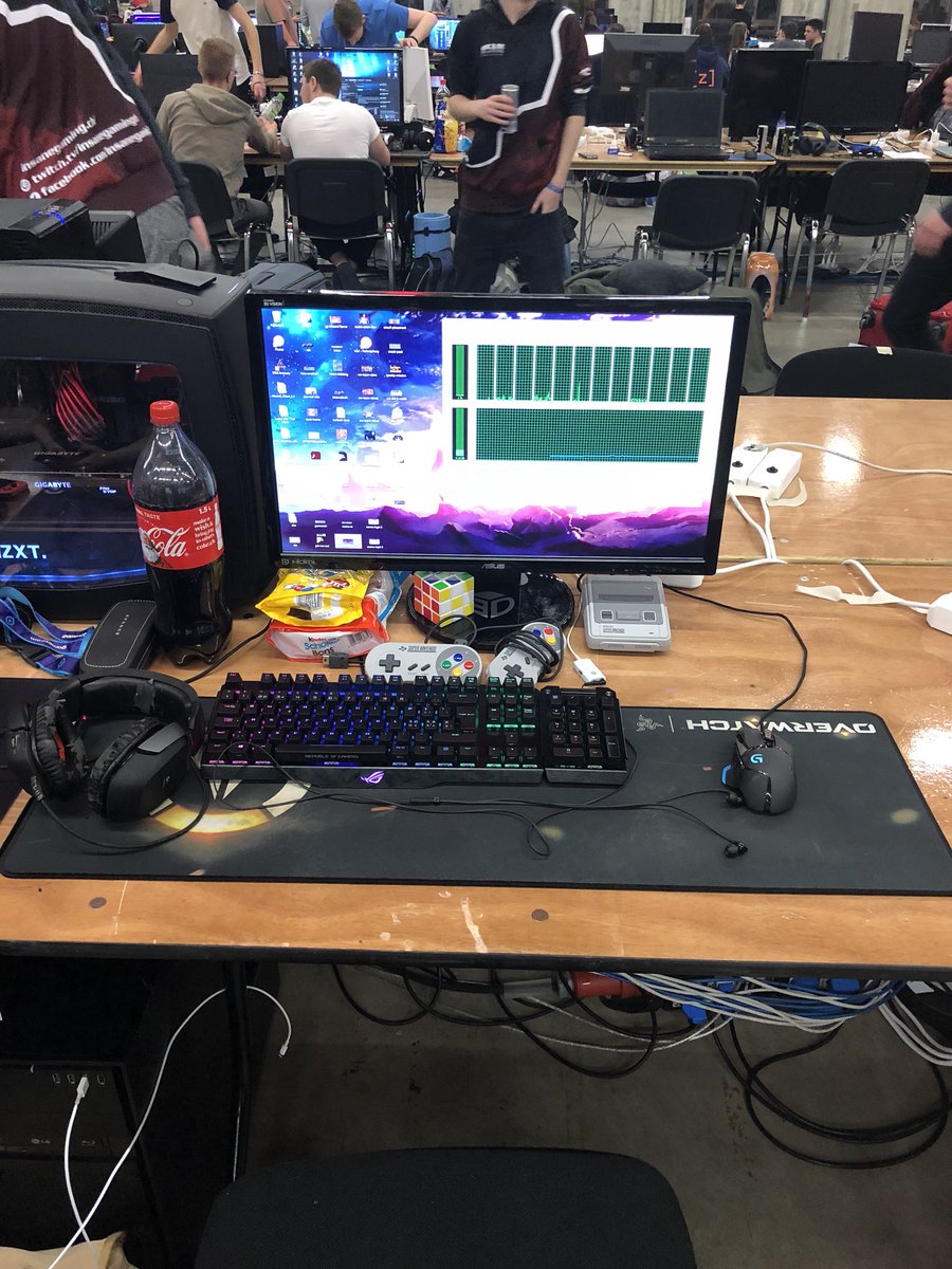 Xoneris's tweet image. Im set up at #Eevent but sadly no Internet yet 🤣