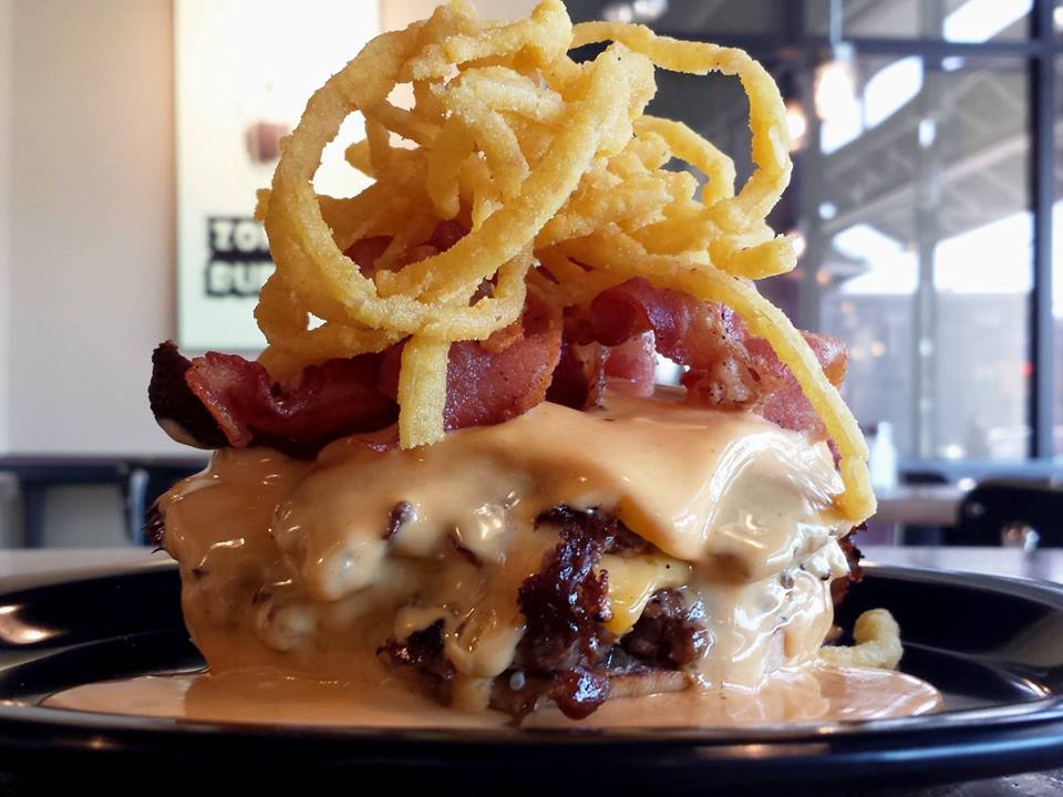 These 7 Restaurants Make the Best Burgers in Iowa aroundiowa.com/blog/2016/03/7… #iowa #aroundiowa