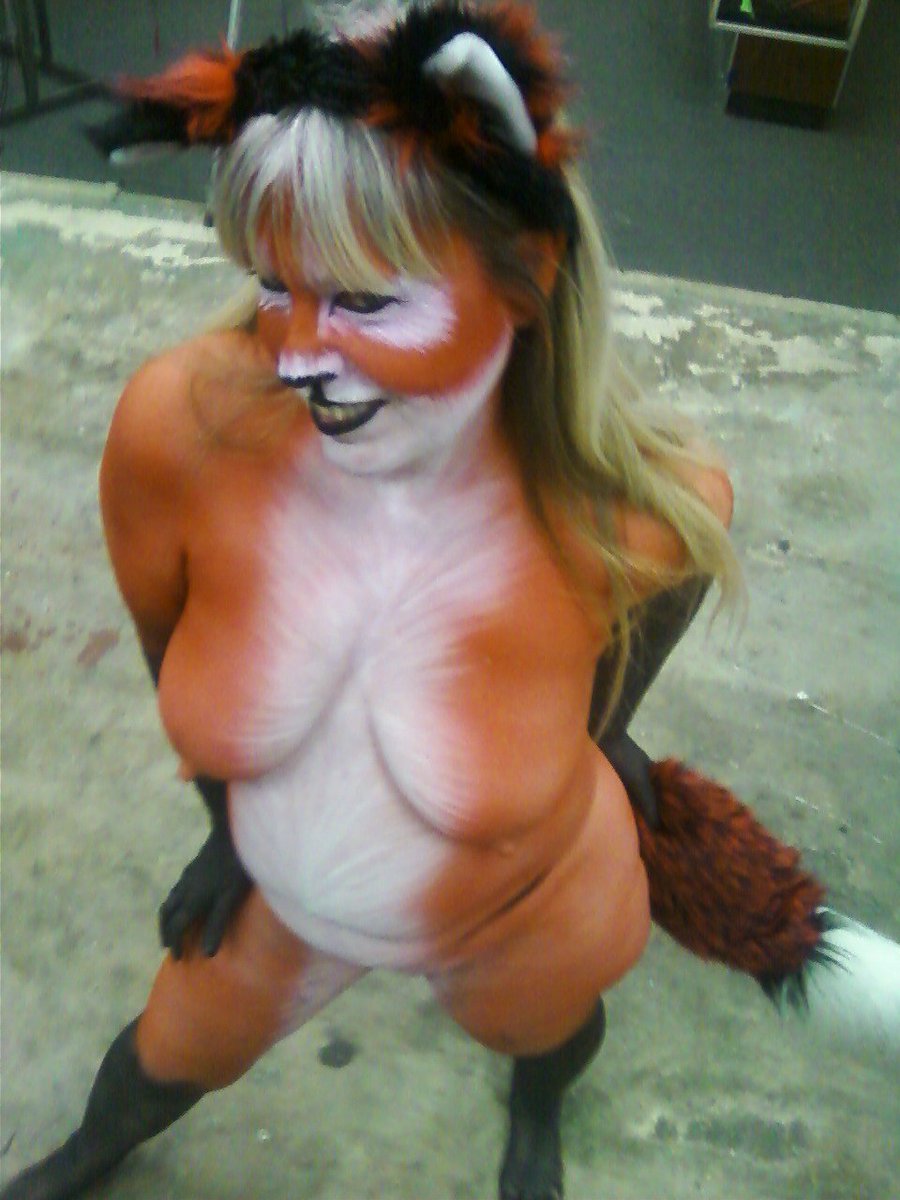 LaDonnaAllisonn's tweet photo. On set for nude scene; female crew member jokingly pulled out her cellphone. I said,"If you take my naked pictures, I have two demands: Share with all your friends &amp; spell my fucking name right." EVERYTHING I POST IS SHAREABLE @AnarchoNudist @NudieNews @gcnat1200020 @thetukute https://t.co/diYqEEYB5P
