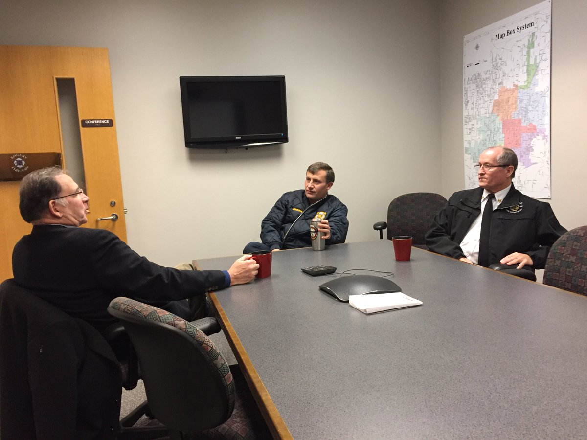 JohnBoozman's tweet photo. Great to visit with @RogersFire &amp; @Springdale_Fire to discuss fire grants and get updates on the community. Happy to support local fire departments and help them get the tools and resources needed to do their job.
👨‍🚒🔥👩‍🚒 @ARFireMarshals https://t.co/WovGWLGdUQ