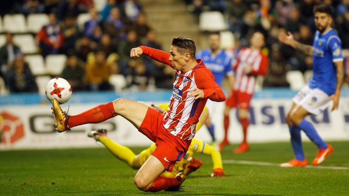 Todo_atleti's tweet photo. Fernando @Torres con el gol ante el Lleida suma ya 123 goles y se encuentra a tan solo un gol de igualar al quinto goleador de la historia colchonera, Joaquín Peiró (124). #EnormeFernando https://t.co/Q4E4Wezh9u