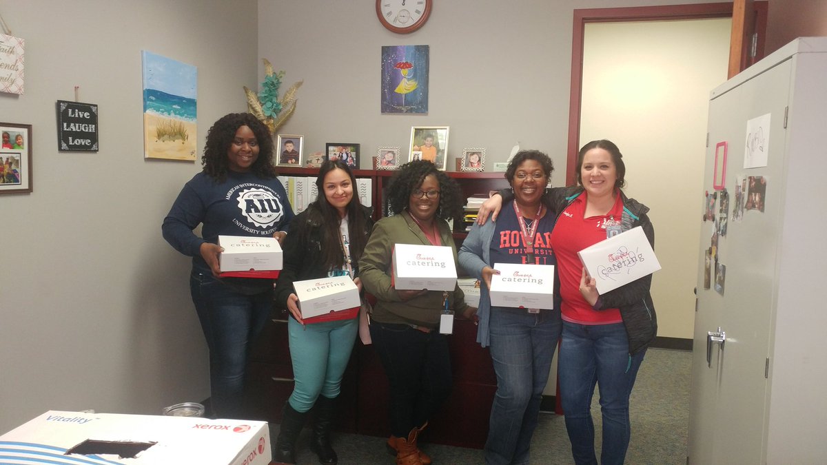 SharonW_Rossi's tweet photo. We're happy to be at Sneed! #enjoyingourwork @Aliefsneed https://t.co/uFFMroG7cN