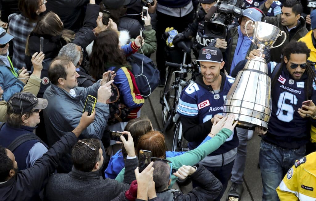 #CFL #GreyCup is coming to #Collingwood Curling Club 4-7pm Jan 13 2018. thanks to #Collingwood Son and <a href="/TorontoArgos/">Toronto Argonauts</a> #GreyCup #Champs equipment Manager Danny Webb. Everybody is welcome to come, looking forward to seeing you there #greatestleagueintheworld #CCIEvents