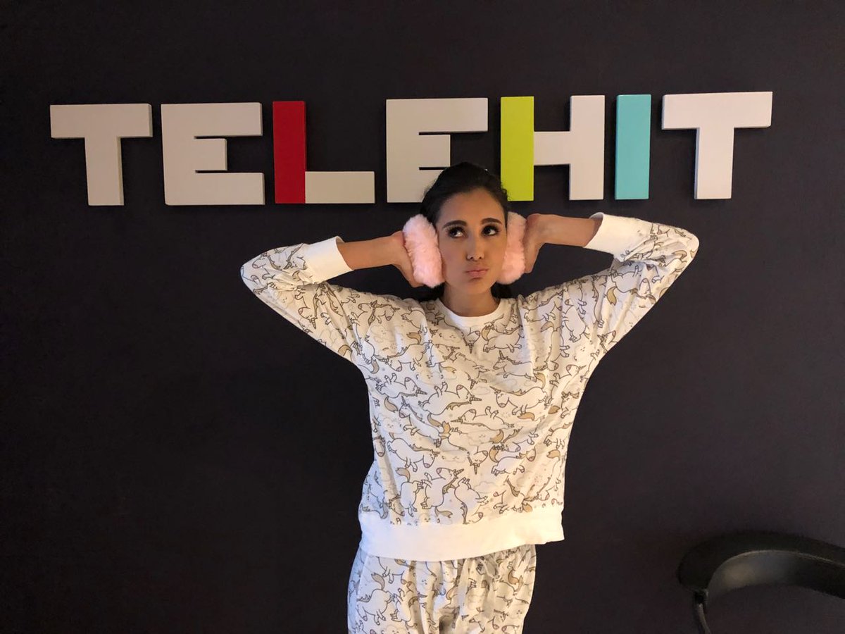 UnCuartoPOP's tweet photo. ¿Te perdiste el especial de #UnCuartoPOP con @barbaraig?
¡Corre a cambiarle a @tvtelehit! 🔁💋 https://t.co/legAju2ncA