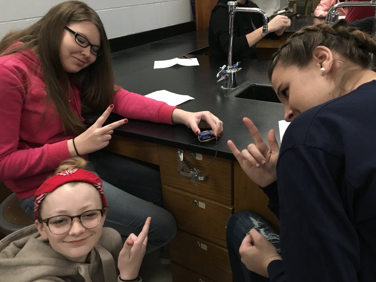 MrGrable_EWMS's tweet photo. Contest to see who could attach the most paper clips to their Electromagnets. 110 using a D battery was the most!! #EWAUBU https://t.co/Ty45Wmm5ND
