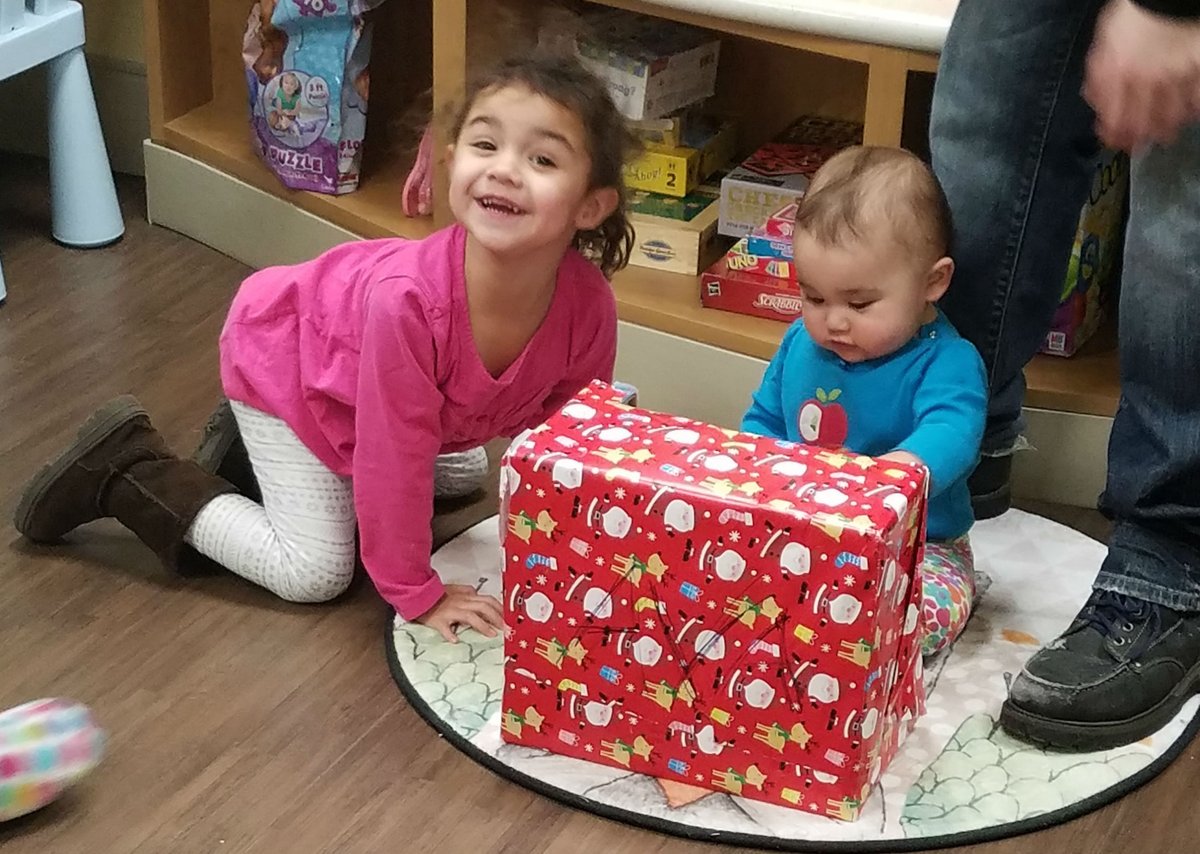 RMHGlobal's tweet image. Ava and her friends had a great tine celebrating her 1st birthday in the Family Room at @RMHCDayton. Happy birthday, Ava! #KeepingFamiliesClose