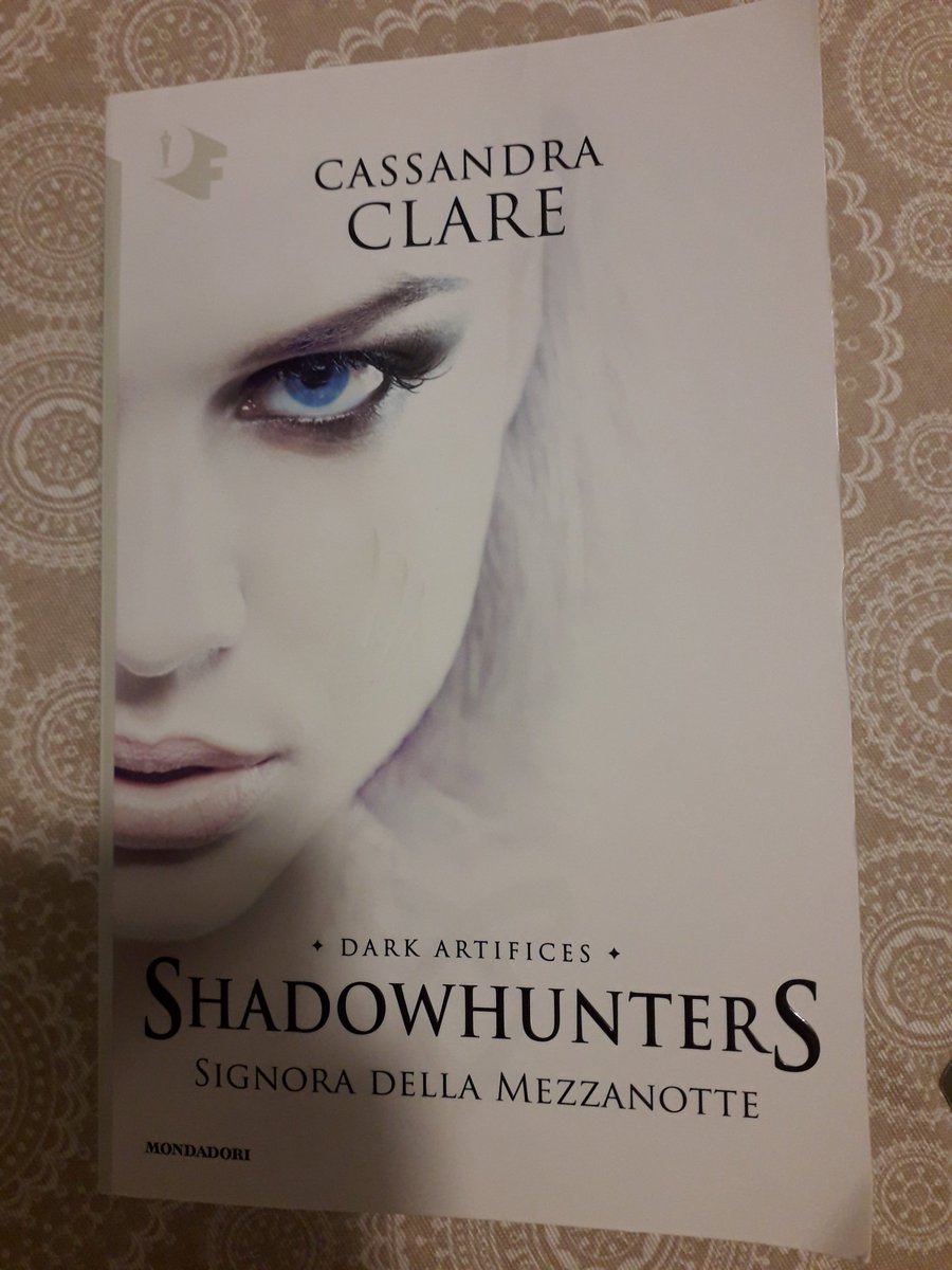 LaylaRepetti's tweet image. Come continuare la saga di Shadowhunters 💕💗
......o per meglio dire.....iniziare e finire la "Signora della mezzanotte"

#Shadowhunters #signoradellamezzanotte 
#Shadowhuntersemma