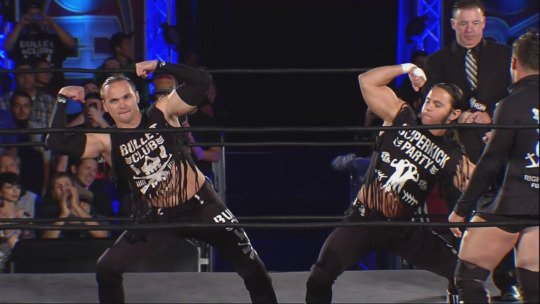 Planeta_Wrest's tweet photo. The Bullet Club gana el premio al mejor stable de 2017 #PremiosPW https://t.co/xOknpaW0gR
