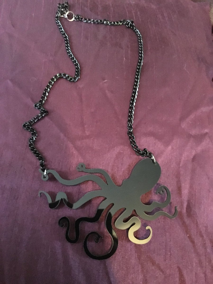 completelybatgb's tweet image. Excited to share the latest addition to my #etsy shop: Octopus necklace etsy.me/2CwF77G