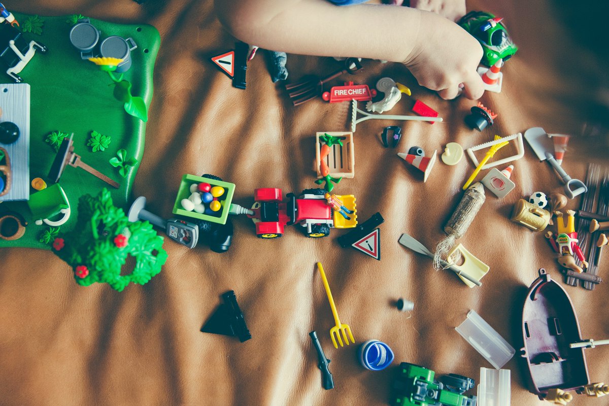 umbrellapjct's tweet photo. The skills of wellbeing are built over a lifetime. By viewing your kids as works in progress, you can relax about the small moments &amp; help them build their identity through their own trial and error 🤔Read more: https://t.co/6isRXZy9kF #wellbeing #skills #gratitude #authentic https://t.co/FJn1IySh2l