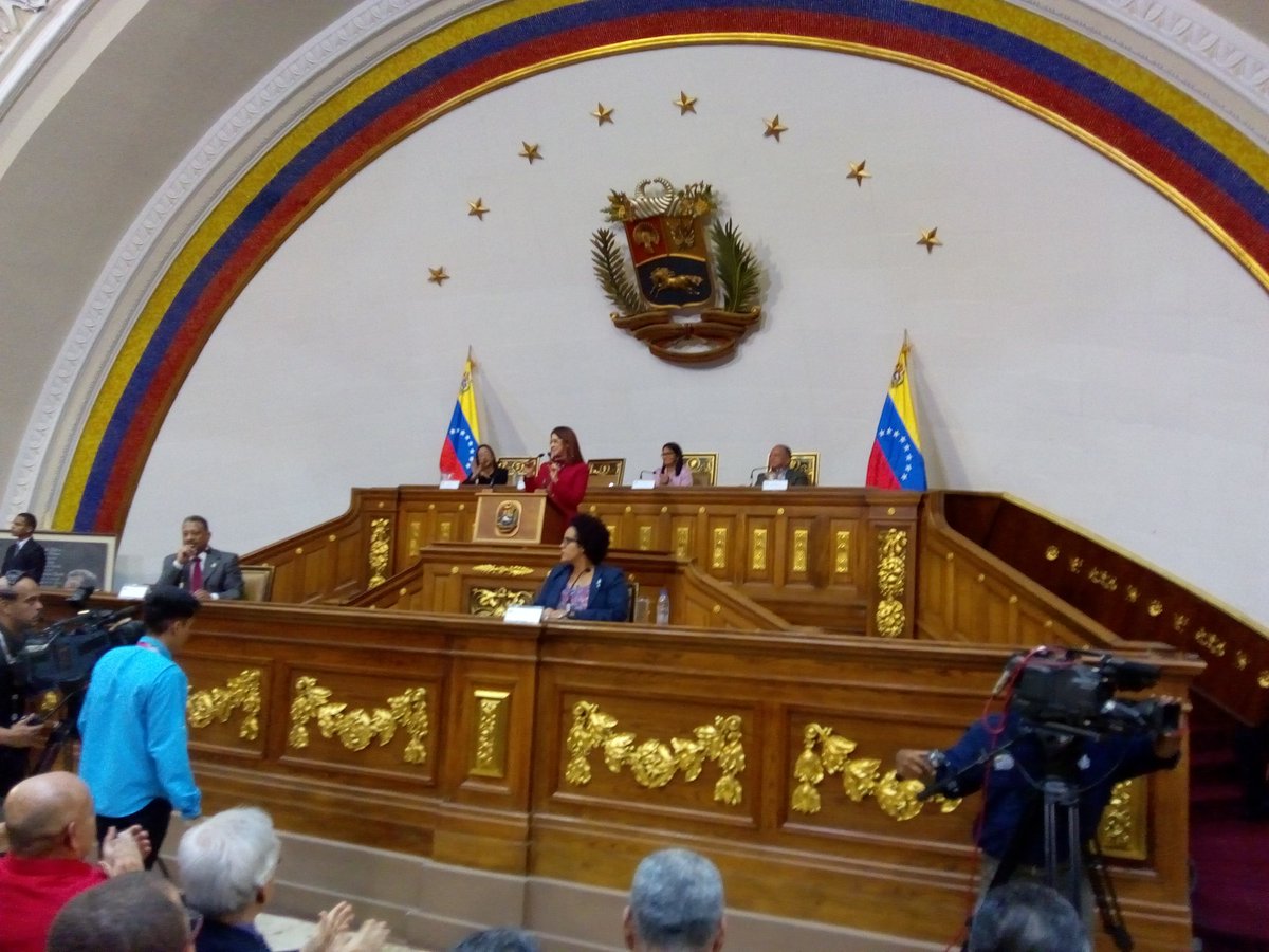 Doctora Cilia Flores, primera combatiente de la Nación, hoy en la primera sesión de la Asamblea Nacional Constituyente del 2018, en apoyo a los Comité locales de abastecimiento y producción.