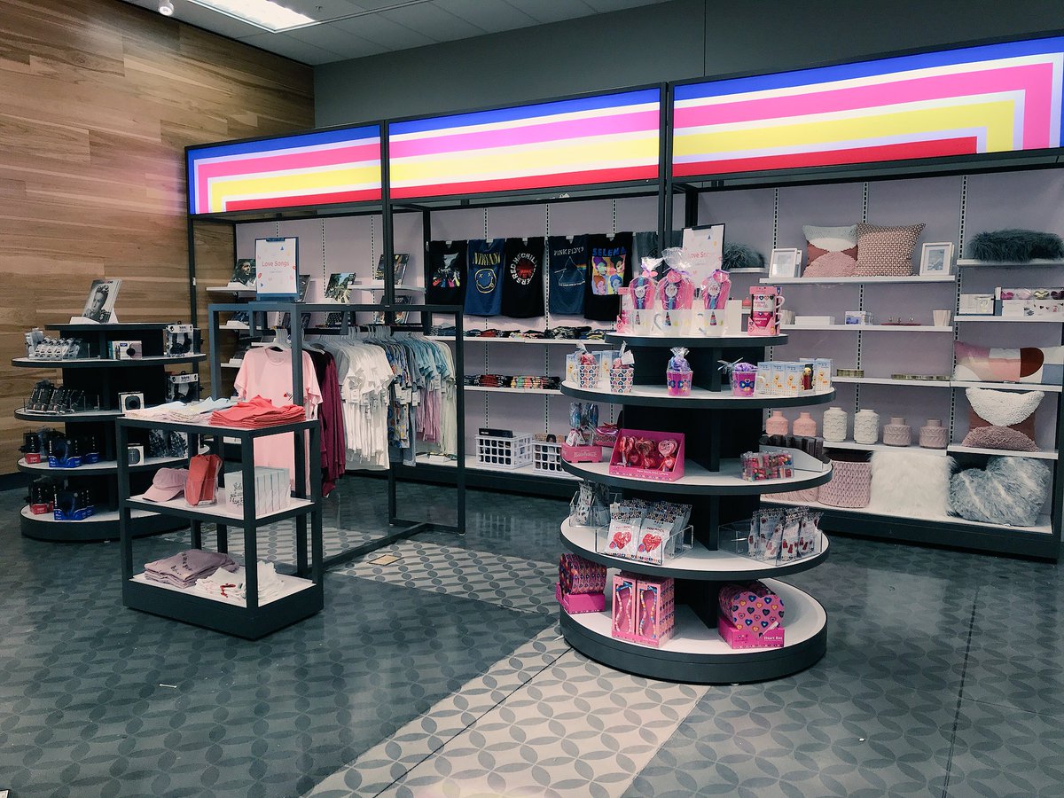 grant_vml's tweet photo. Feelin’ the love at #2868TheGrand with Love Songs by @JFclothingco in #TrendSpot 💓💓 #targetstyle #nextgen #target @devanglee @Swolford22 @tim_bruns4 @johnp_sheehan @maxwellwiller https://t.co/MoHg33P445