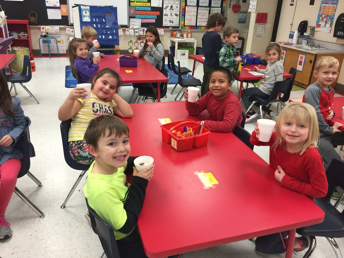 jenmiear5's tweet photo. It was a hot cocoa kind of day in Kindergarten! #redbud132 https://t.co/LvpQWyDdi2