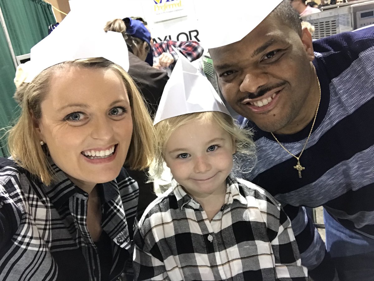 AliLanyonABC27's tweet photo. My daughter and I had so much fun serving milkshakes today to #FillAGlassWithHope @padairymens @FarmShowComplex! #PAFS18 #milkshakecoma https://t.co/jN4ftLPQcm