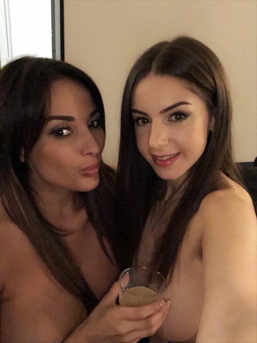 Petite soirée avec @thestellacox , if you want to see more check out my @OnlyFansApp https://t.co/zj