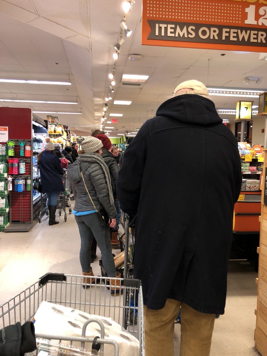 EmBeks219's tweet photo. @WholeFoods this might be the busiest and slowest I’ve ever seen #Brighton https://t.co/cLmNHHaecP