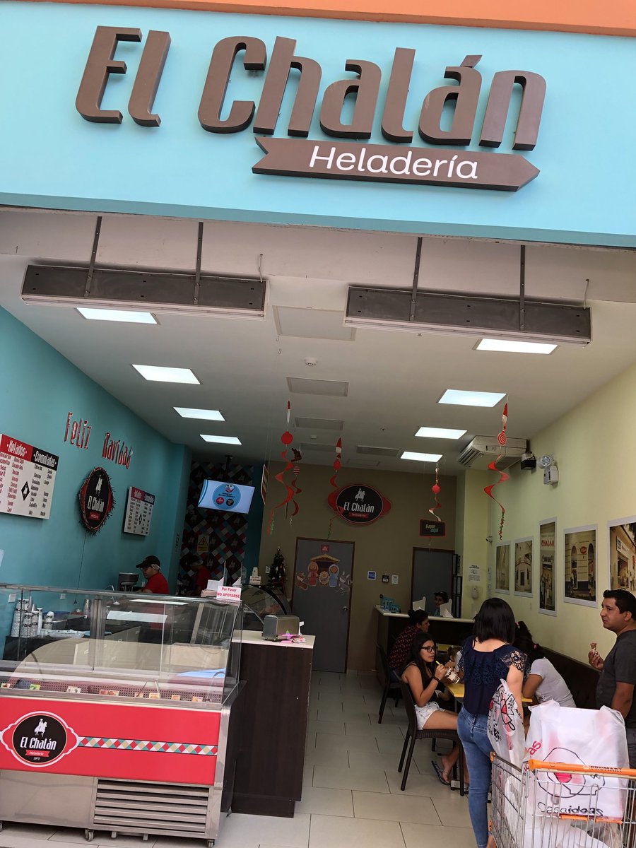 FloroPeruano's tweet photo. Mis amigos de @ChalanHeladeria me consienten en Chiclayo con dos ricas cremoladas Jumbo(las grandotas), vengan a visitarlos en el Real plaza y después me cuentan qué tal. Aquí les dejo fotitos #FloroEnChiclayo #ElChalan ❤️😍❤️ https://t.co/LLy438f1LT