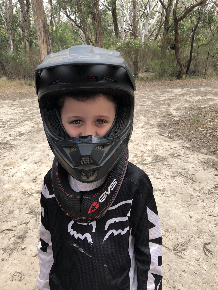 blake_durrant09's tweet photo. #holiday fun in the bush #enjoyingnoschool #aussiesummer https://t.co/XRHa0imye3
