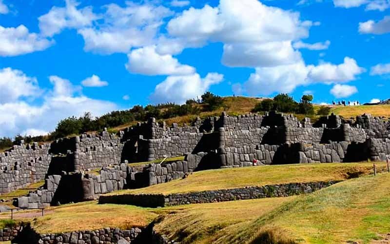 AndinaExped's tweet photo. SAQSAYHUAMAN

construction of religious character, but its location and style, made the spaniards and chroniclers consider it a military building.

https://t.co/P6oayEjiA2 

#adventure #tourscusco #energy #Ollantaytambo #Sacsayhuaman #travel #knowcusco #landscape https://t.co/yL4YqrgFxd